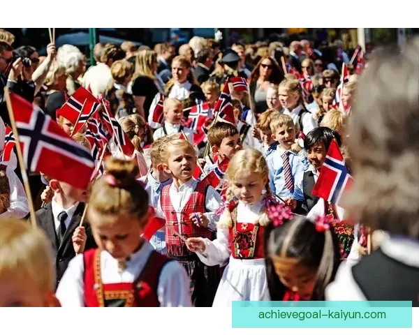 挪威队新赛季红白队服亮相，备受关注备战欧洲预选赛