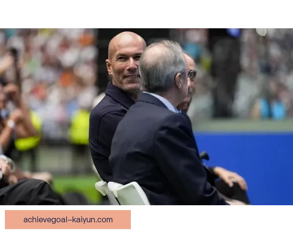 齐达内领导能力持续提升，备受关注的教练风格引发讨论