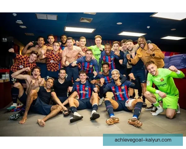 莱万多夫斯基在巴萨更衣室中扮演着重要的领导角色，影响力备受认可